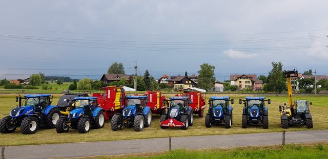 New Holland mit Grimme